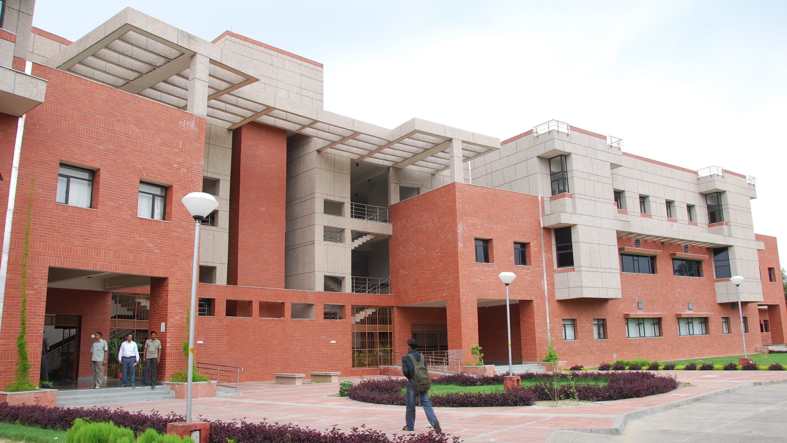 IIT Kanpur academic building representing the SPASE Senior Research Analyst recruitment
