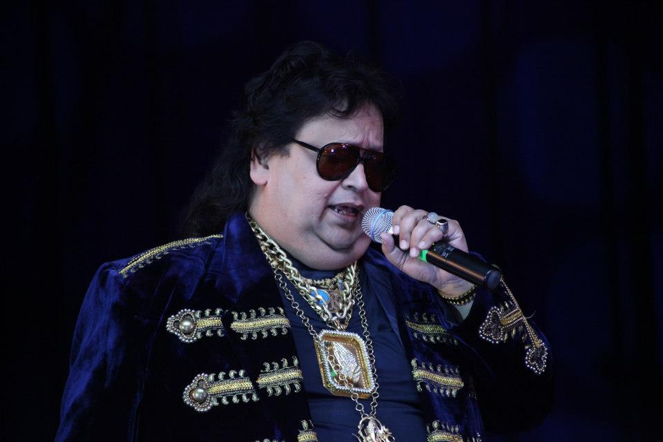 Bappi Lahiri performing on stage in 2012